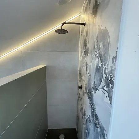 דירה Lovely Mini Attic